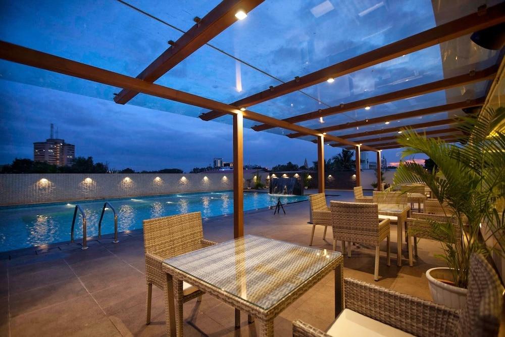 Hotel The The Grand Magrath Бангалор Екстериор снимка