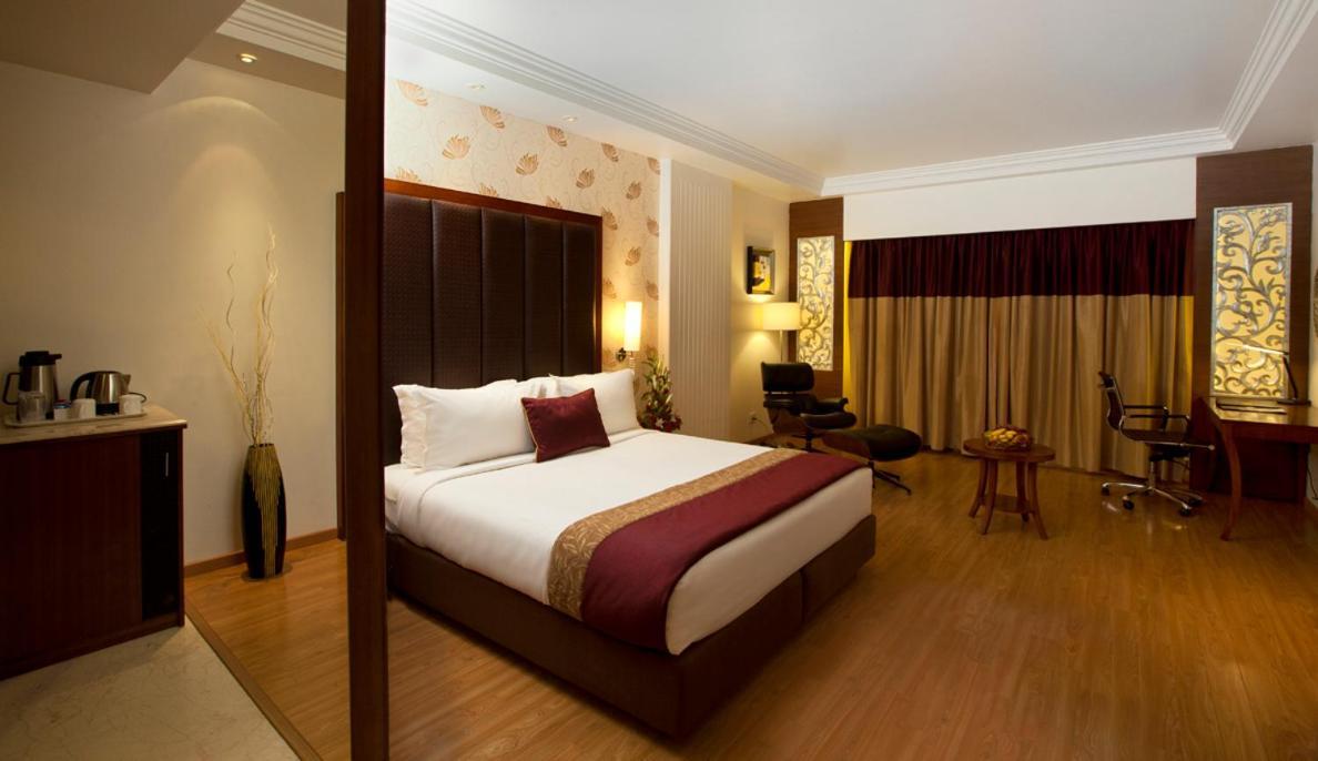 Hotel The The Grand Magrath Бангалор Екстериор снимка