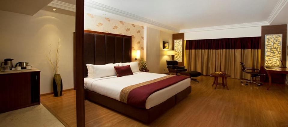 Hotel The The Grand Magrath Бангалор Екстериор снимка