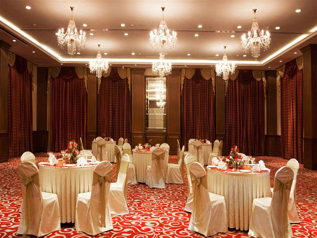 Hotel The The Grand Magrath Бангалор Екстериор снимка