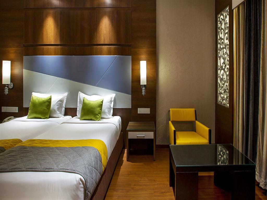 Hotel The The Grand Magrath Бангалор Екстериор снимка