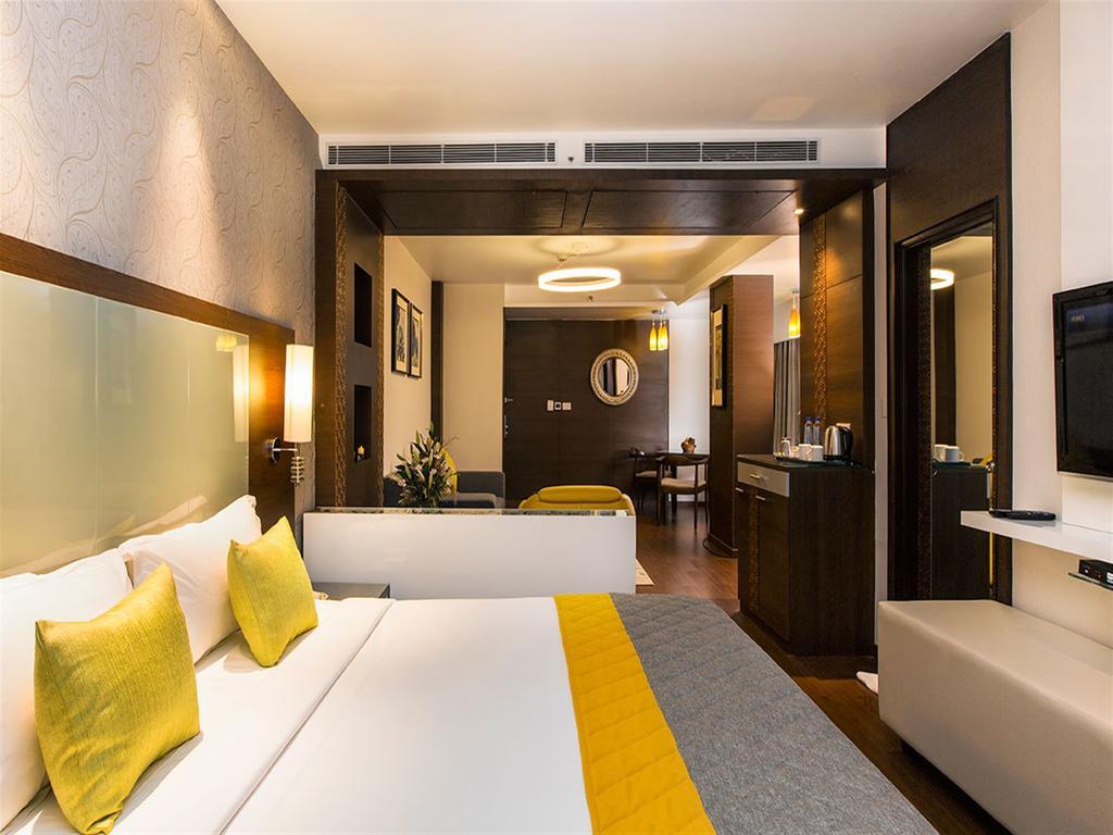 Hotel The The Grand Magrath Бангалор Екстериор снимка